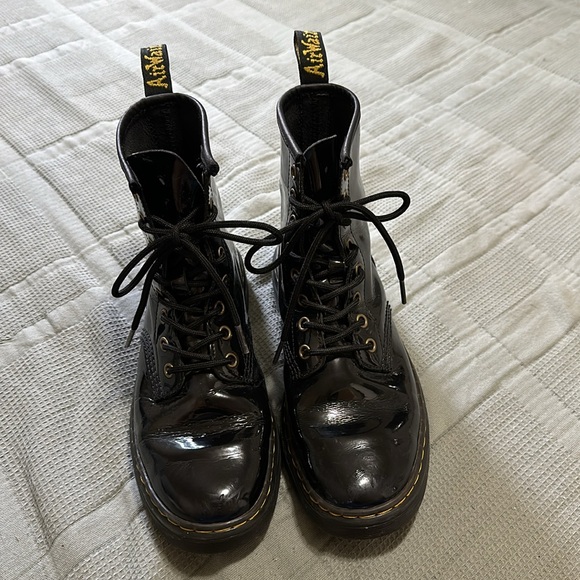 DR. Martens charol boots size 7 men’s and 8 women’s. - Picture 2 of 6